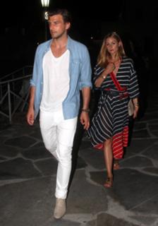 Olivia Palermo feet photo thumbnail