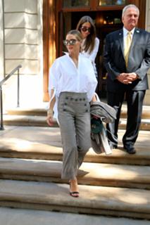 Olivia Palermo feet photo thumbnail