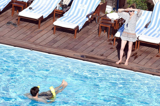 Olivia Palermo feet photo thumbnail