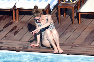 Olivia Palermo feet photo thumbnail