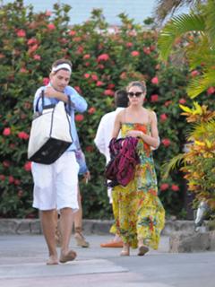 Olivia Palermo feet photo thumbnail