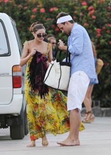 Olivia Palermo feet photo thumbnail