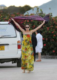 Olivia Palermo feet photo thumbnail