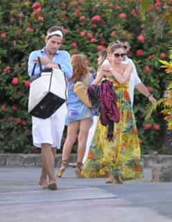 Olivia Palermo feet photo thumbnail