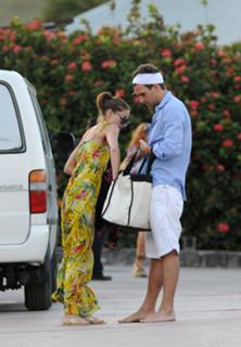 Olivia Palermo feet photo thumbnail