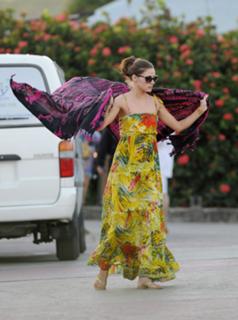 Olivia Palermo feet photo thumbnail