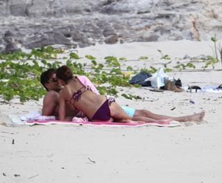 Olivia Palermo feet photo thumbnail