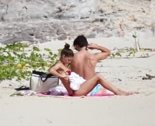 Olivia Palermo feet photo thumbnail