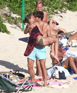 Olivia Palermo feet photo thumbnail