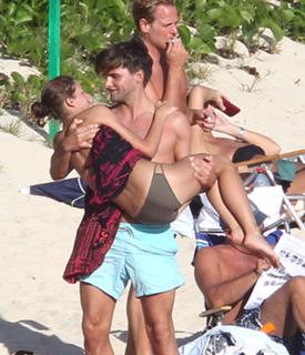 Olivia Palermo feet photo thumbnail