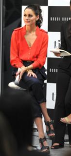 Olivia Palermo feet photo thumbnail