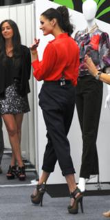 Olivia Palermo feet photo thumbnail