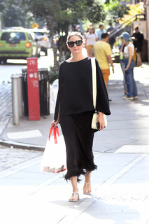 Olivia Palermo feet photo thumbnail