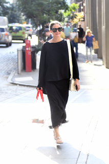 Olivia Palermo feet photo thumbnail