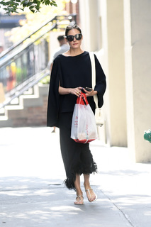 Olivia Palermo feet photo thumbnail