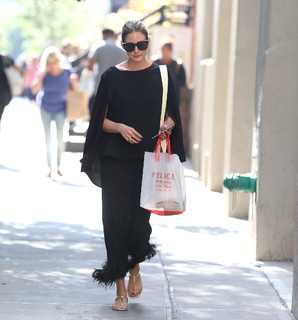 Olivia Palermo feet photo thumbnail