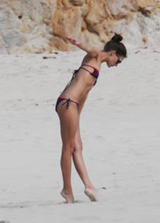 Olivia Palermo feet photo thumbnail