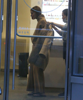 Olivia Palermo feet photo thumbnail