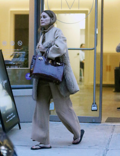 Olivia Palermo feet photo thumbnail