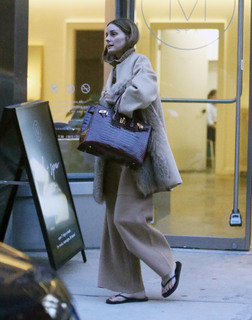 Olivia Palermo feet photo thumbnail