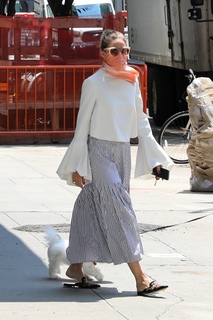 Olivia Palermo feet photo thumbnail