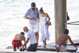 Olivia Palermo feet photo thumbnail