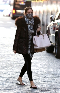 Olivia Palermo feet photo thumbnail
