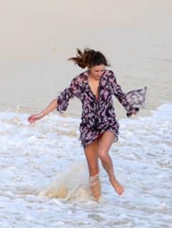 Olivia Palermo feet photo thumbnail