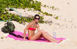 Olivia Palermo feet photo thumbnail