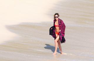 Olivia Palermo feet photo thumbnail