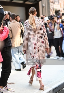 Olivia Palermo feet photo thumbnail