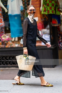 Olivia Palermo feet photo thumbnail