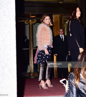 Olivia Palermo feet photo thumbnail