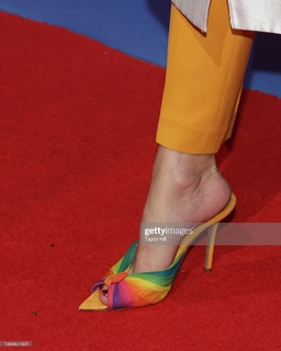 Olivia Palermo feet photo thumbnail