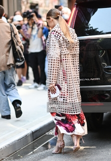 Olivia Palermo feet photo thumbnail