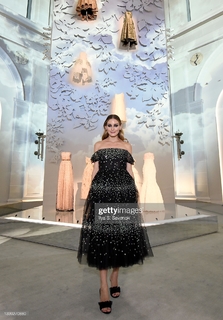 Olivia Palermo feet photo thumbnail