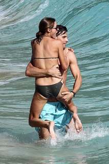 Olivia Palermo feet photo thumbnail