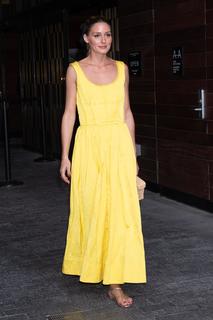 Olivia Palermo feet photo thumbnail