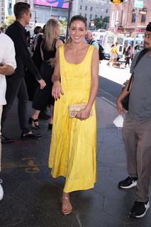 Olivia Palermo feet photo thumbnail