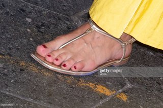 Olivia Palermo feet photo thumbnail