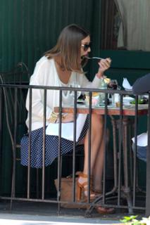 Olivia Palermo feet photo thumbnail