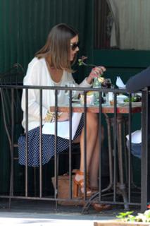 Olivia Palermo feet photo thumbnail