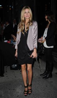 Olivia Palermo feet photo thumbnail