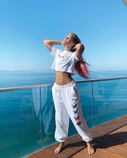 Olivia Ponton feet photo thumbnail