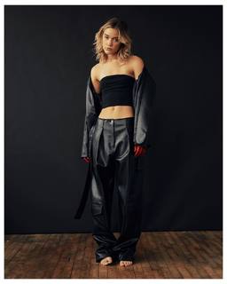 Olivia Ponton feet photo thumbnail