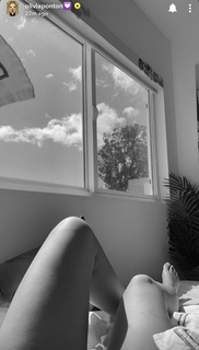 Olivia Ponton feet photo thumbnail