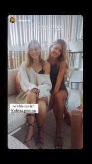 Olivia Ponton feet photo thumbnail