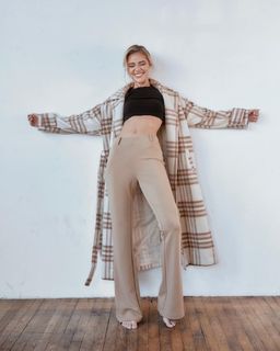 Olivia Ponton feet photo thumbnail