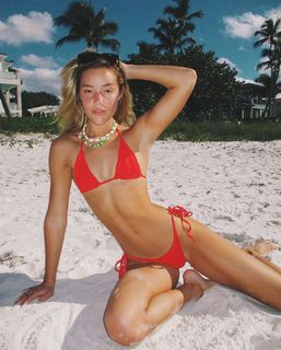 Olivia Ponton feet photo thumbnail