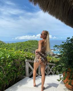 Olivia Ponton feet photo thumbnail